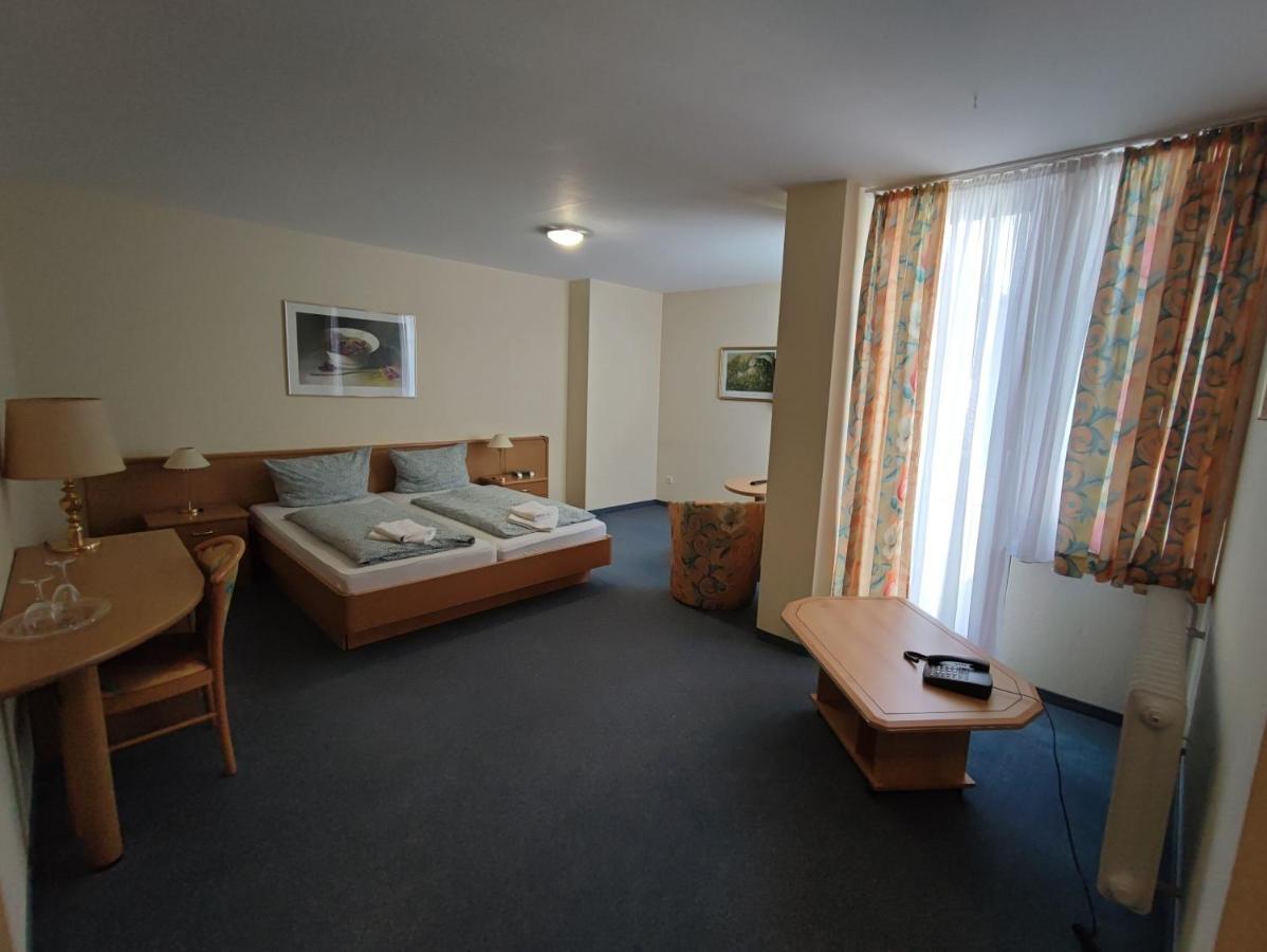 Hotel Schiff 拉施塔特 外观 照片